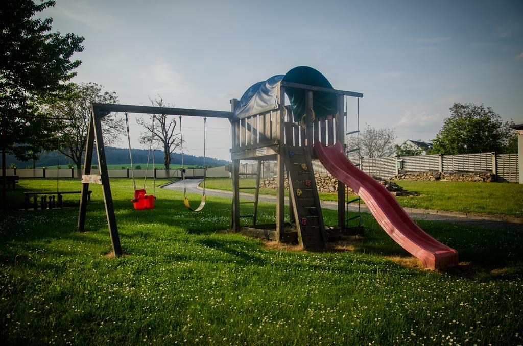 Penzion Pod Hurkou Hradecna Kültér fotó